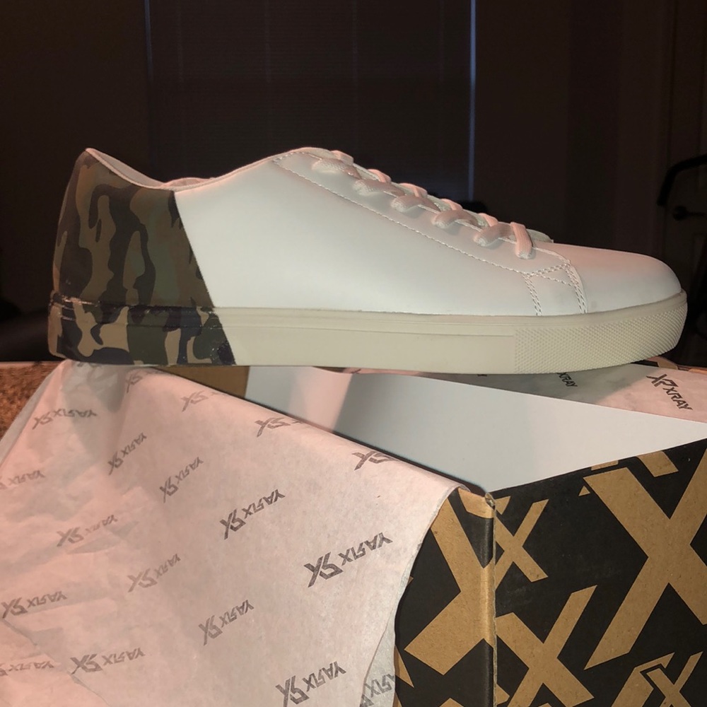 CAMO Sneakers